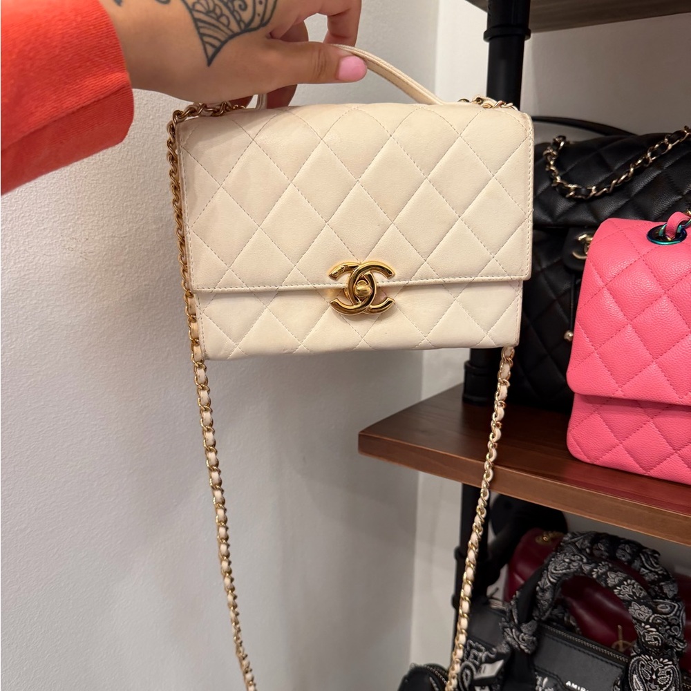 CHANEL Cream Quilted Bag with Gold Chain . Bags needs to get cleaned !